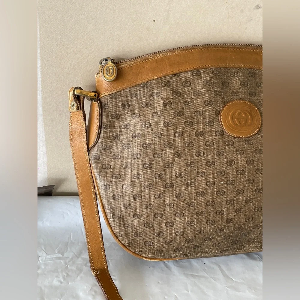Authentic GUCCI Micro GG Shoulder Bag PVC Leather Purse - Picture 4 of 13